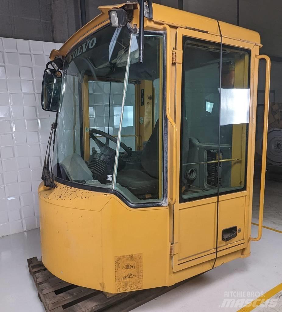 Volvo L 180 E Cab Kabíny a interiér