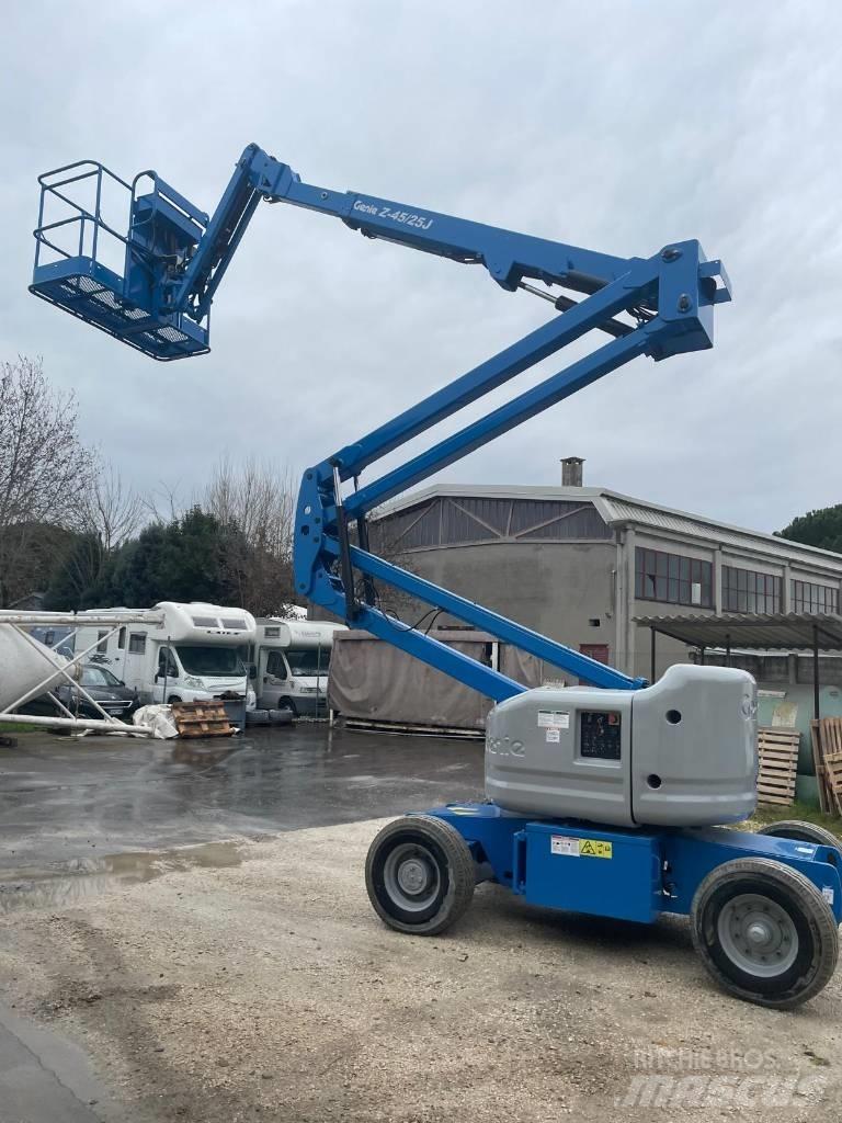 Genie Z 45/25 DC Kĺbové plošiny