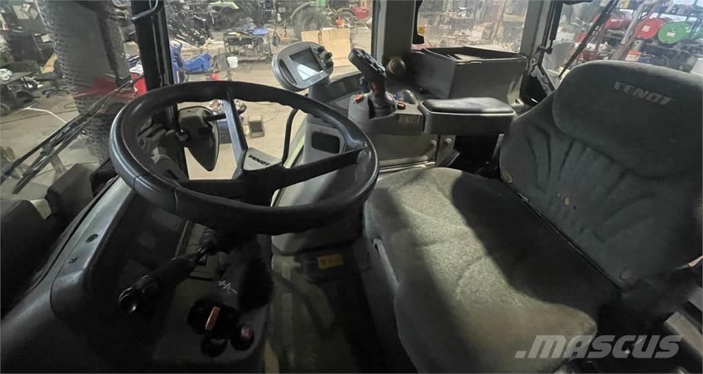 Fendt 820 Vario Traktory
