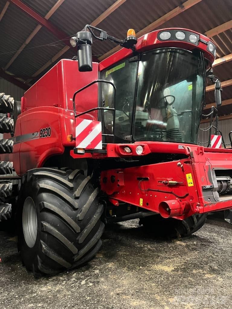 Case IH 9230 Kombinované zberacie stroje