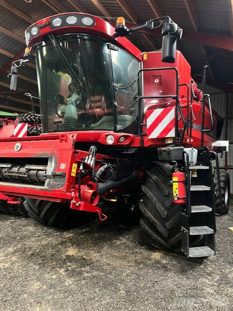 Case IH 9230 Kombinované zberacie stroje