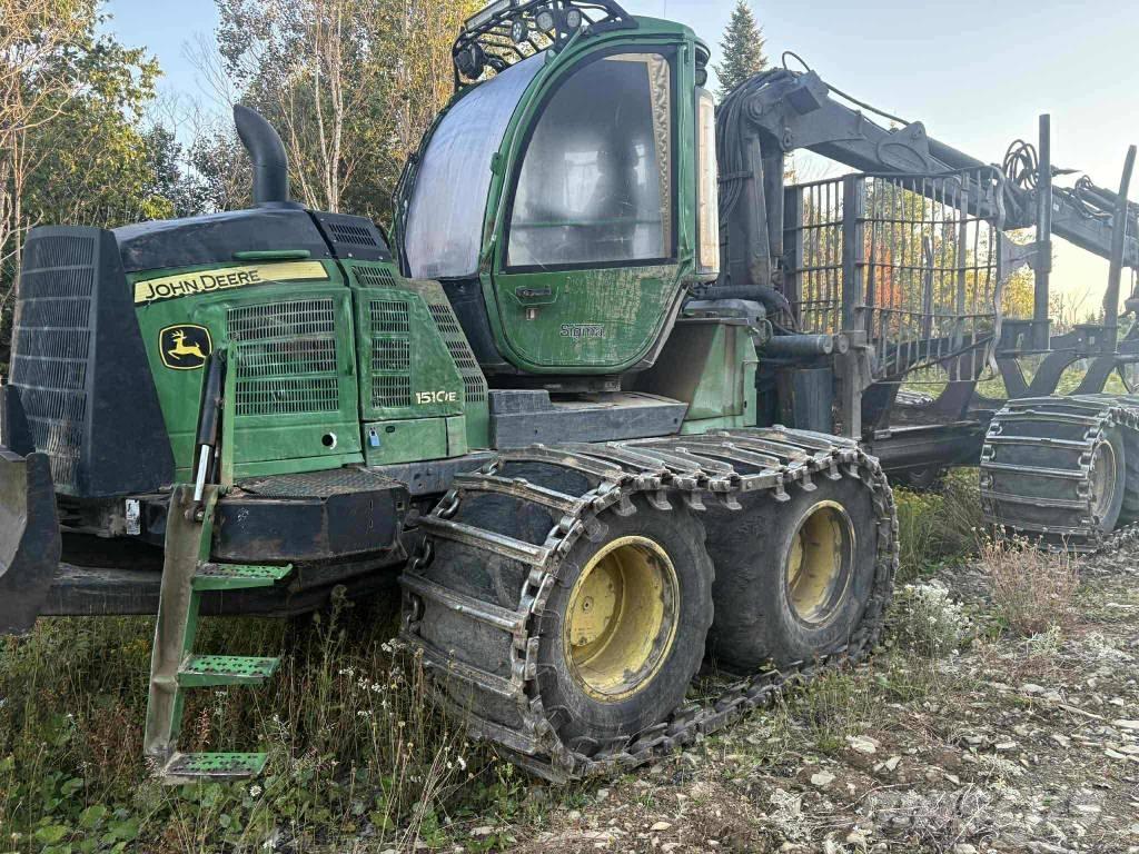 John Deere 1510 E Lesné traktory