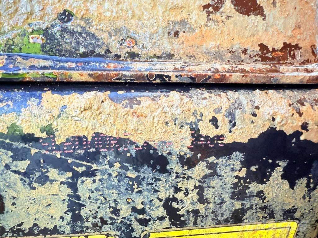 JCB 3TST Stavebné sklápače