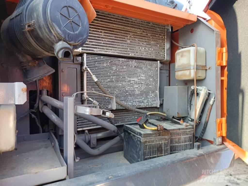 Hitachi ZX160 Pásové rýpadlá
