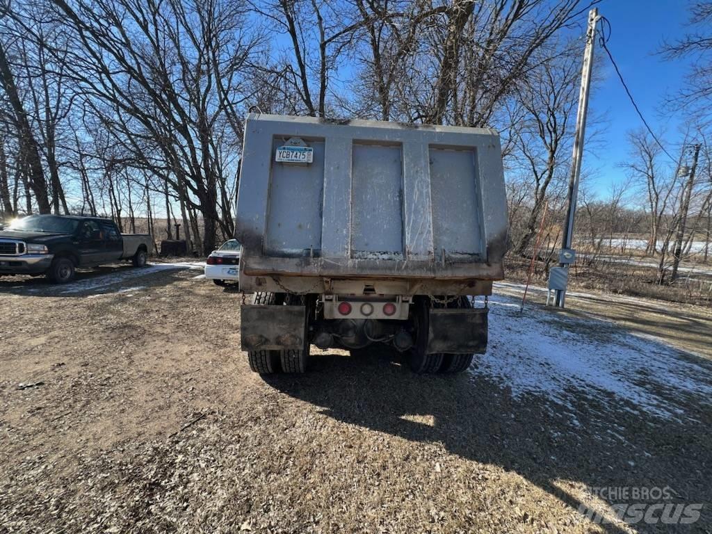 Sterling L 7500 Sklápače
