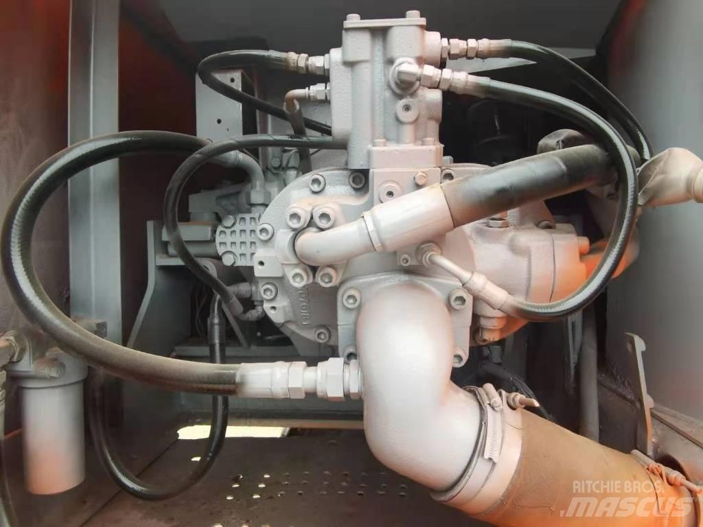 Hitachi EX 200 Pásové rýpadlá
