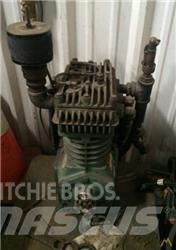 Manitowoc 4000 W Diely a zariadenia žeriavov
