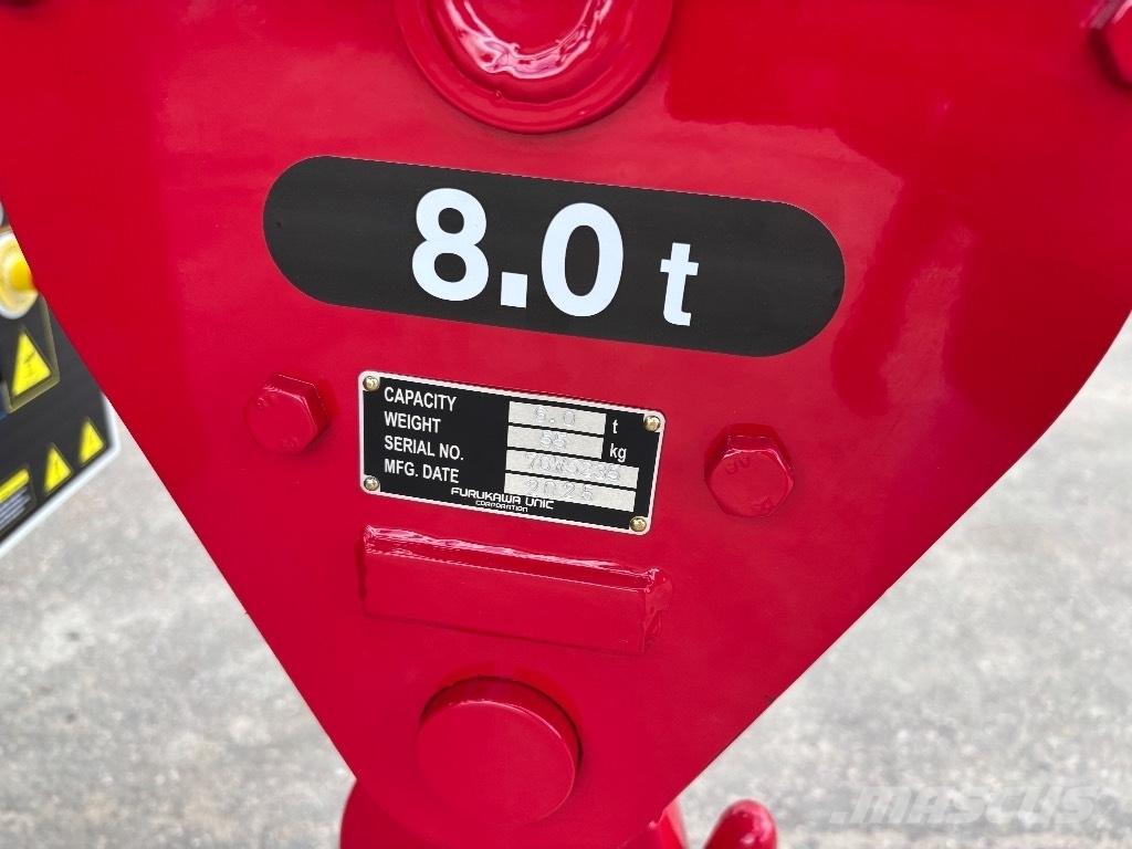 Unic URW 806 Žeriavy pre ťažký terén