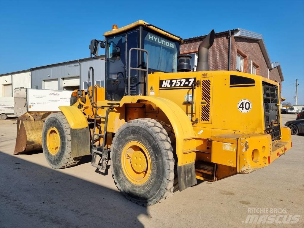Hyundai HL 757-7 Kolesové nakladače