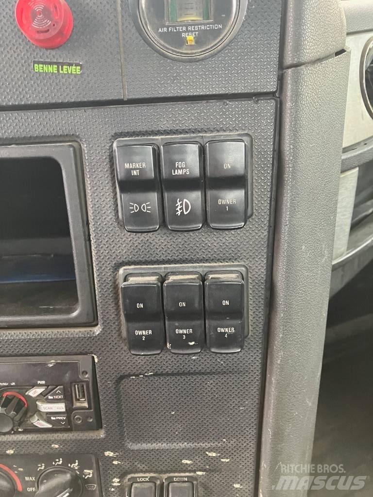 CAT CT 660 Lanový nosič kontajnerov