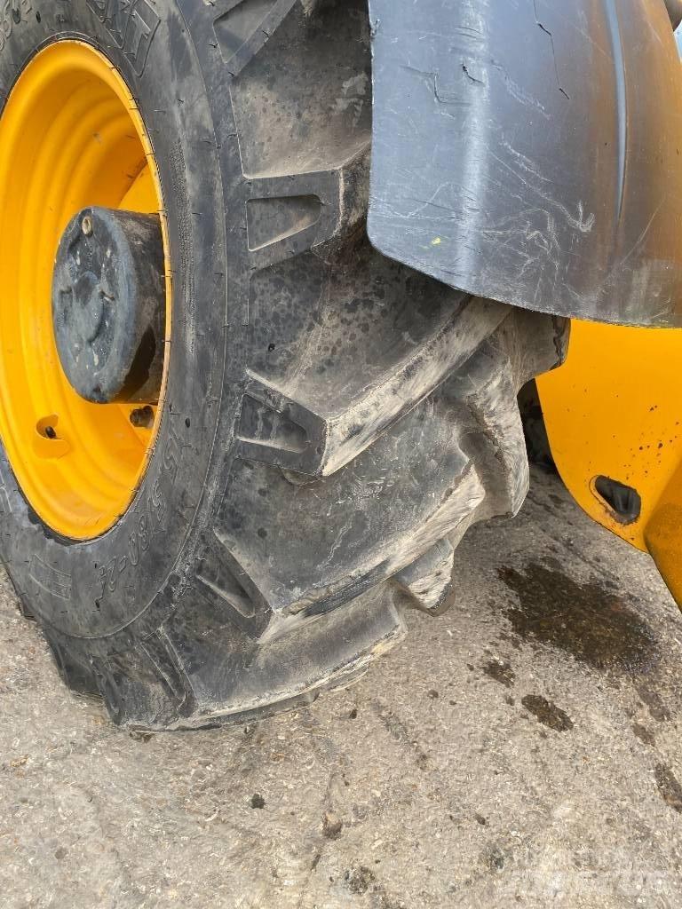 JCB 535-140 Teleskopické manipulátory