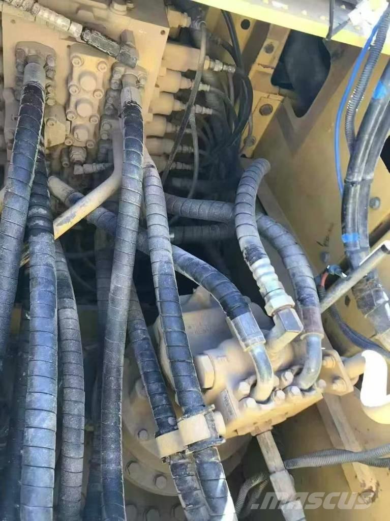 Komatsu PC 210 Pásové rýpadlá