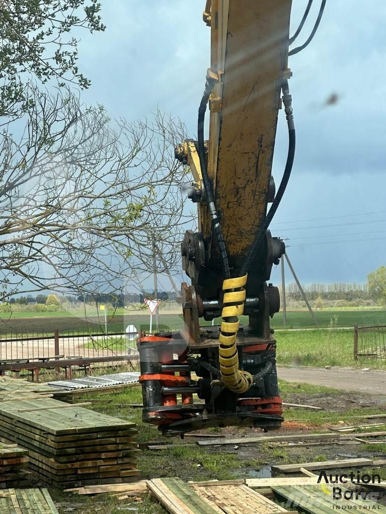 New Holland E 145 Pásové rýpadlá