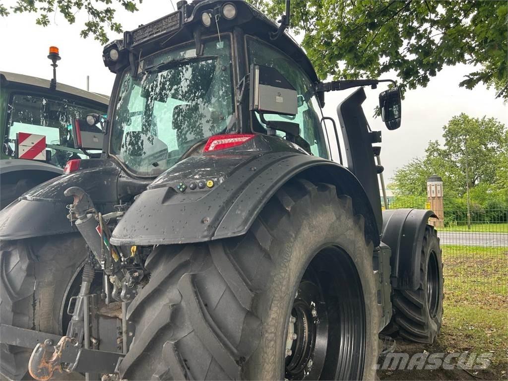 Valtra T 235 D Traktory