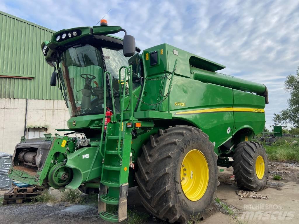 John Deere S770 Kombinované zberacie stroje