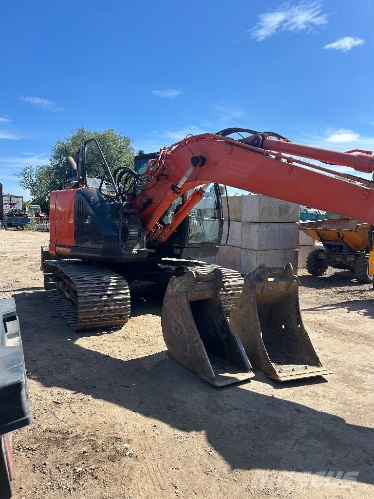 Hitachi ZX 135 US-6 Pásové rýpadlá