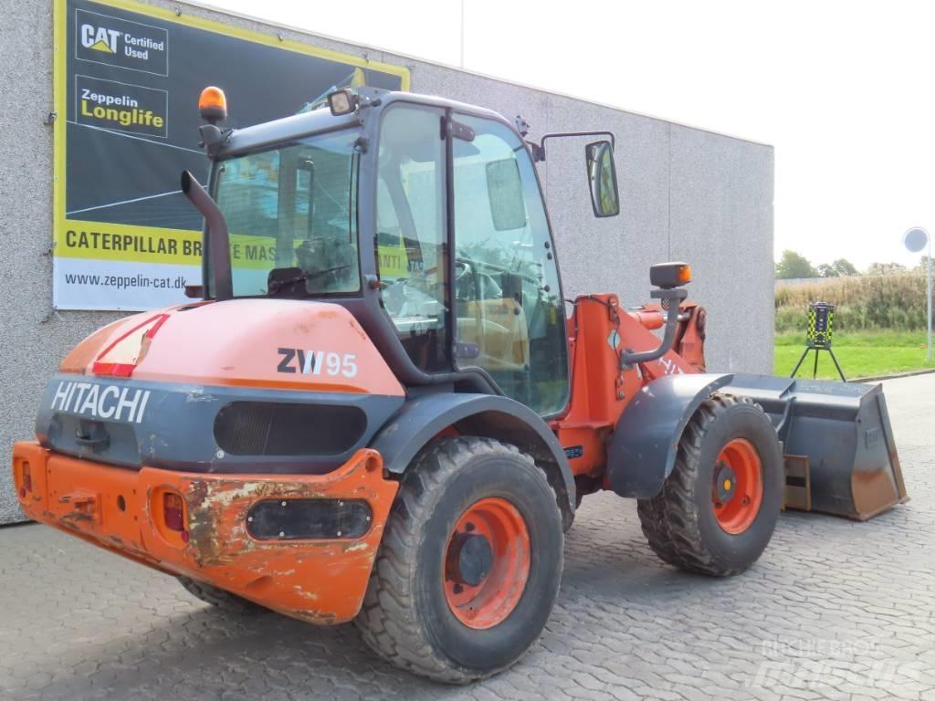Hitachi ZX 95 Kolesové nakladače
