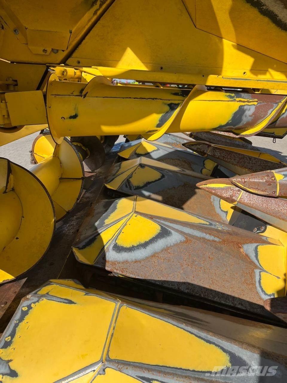 New Holland MF675W Príslušenstvo a náhradné diely ku kombajnom