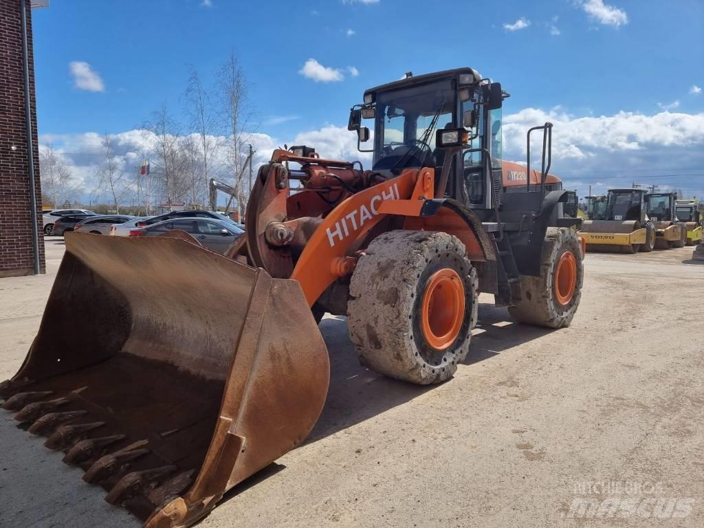 Hitachi ZW 220 Kolesové nakladače