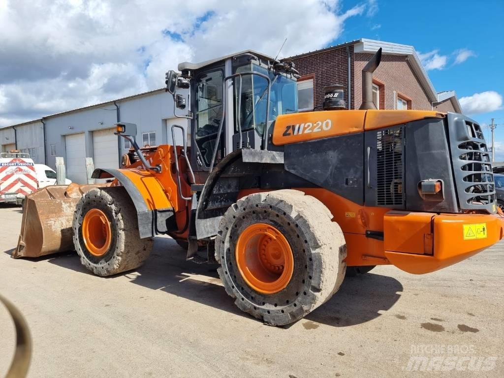 Hitachi ZW 220 Kolesové nakladače