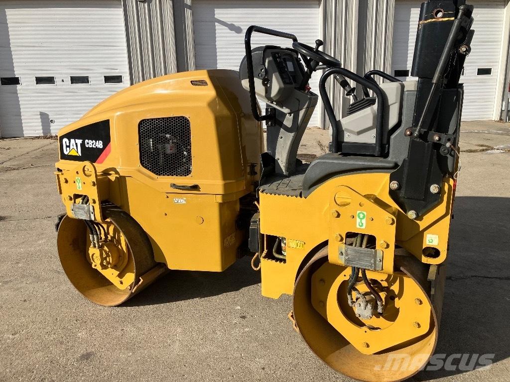 CAT CB 24 B Tandemové valce