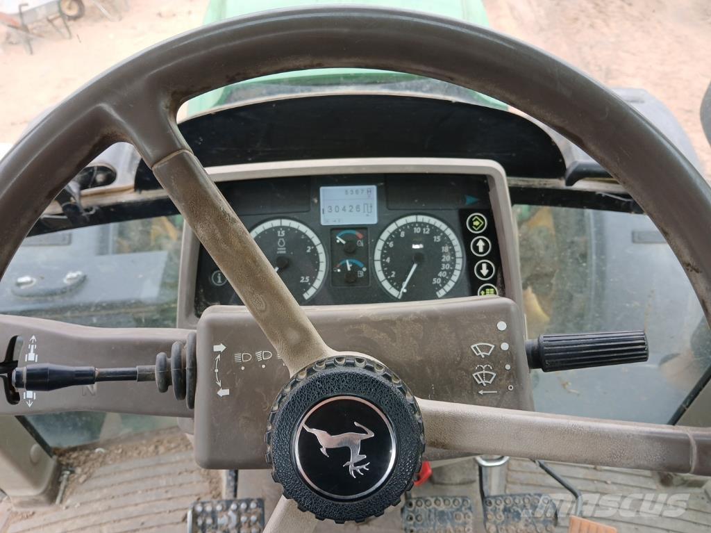 John Deere 6125M Traktory