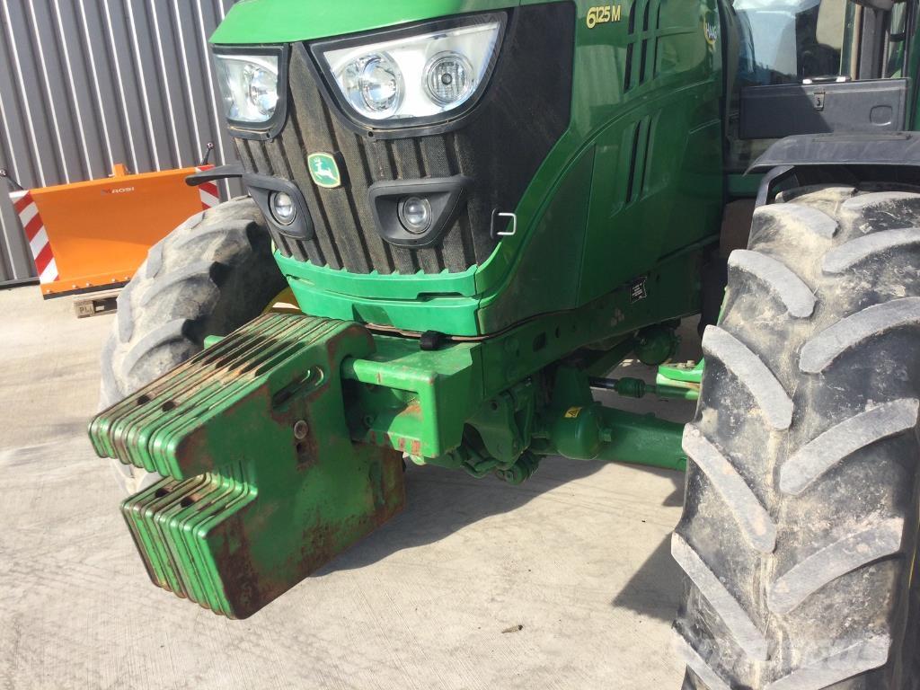 John Deere 6125M Traktory