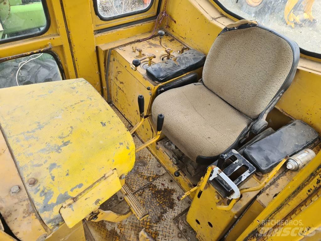 Komatsu D 85-18 Pásové dozéry