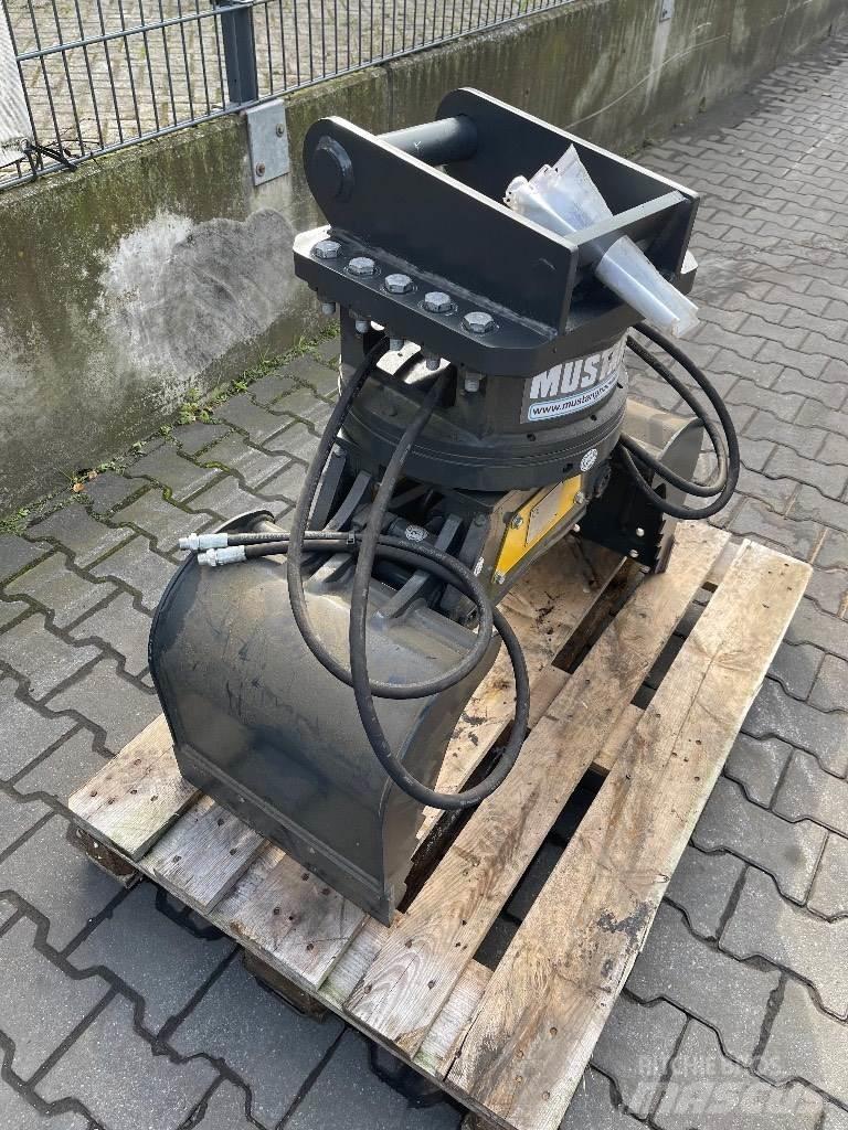 Mustang GRP 250 Drapáky