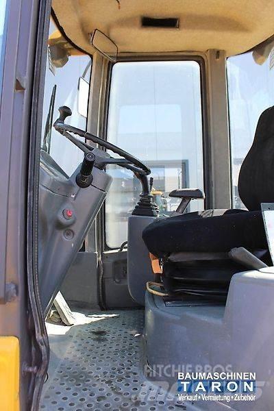 Volvo L30B Kolesové nakladače