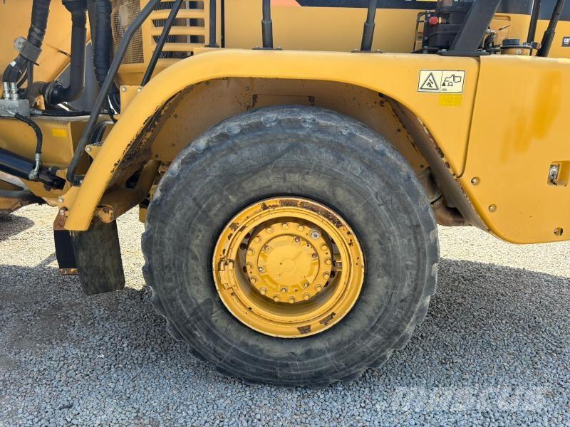 CAT 730 Kĺbové nákladné autá