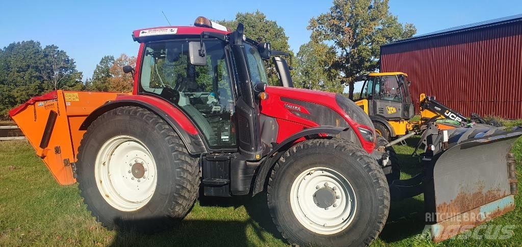 Valtra N114HT5 Traktory