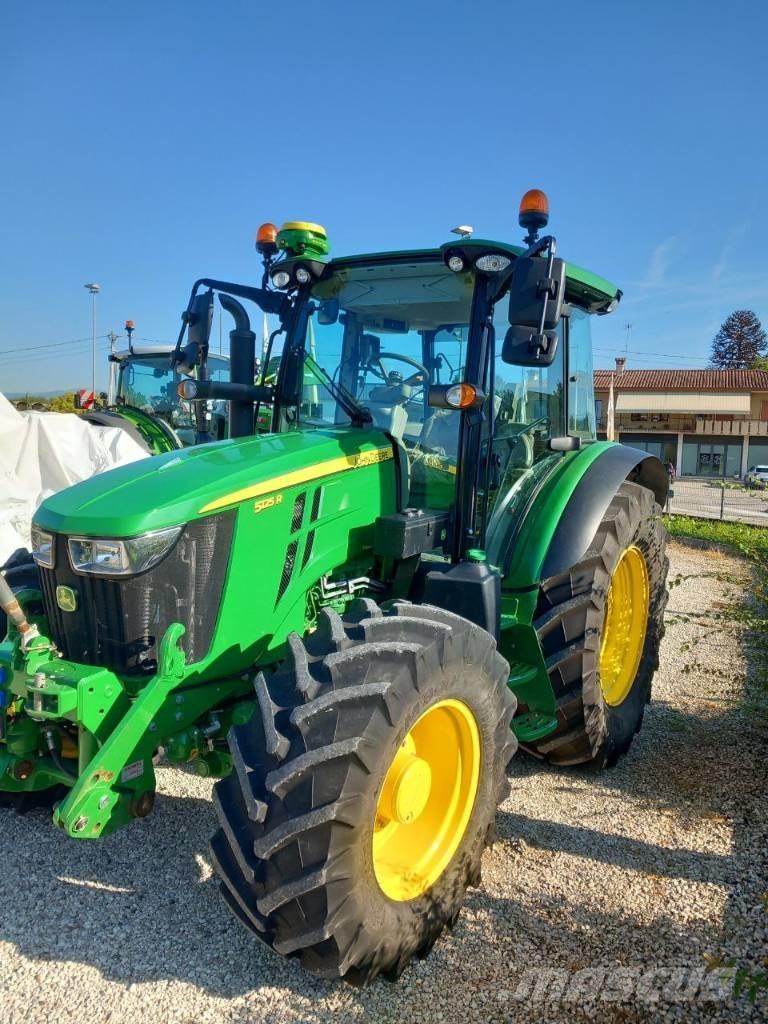 John Deere 5125 R Traktory