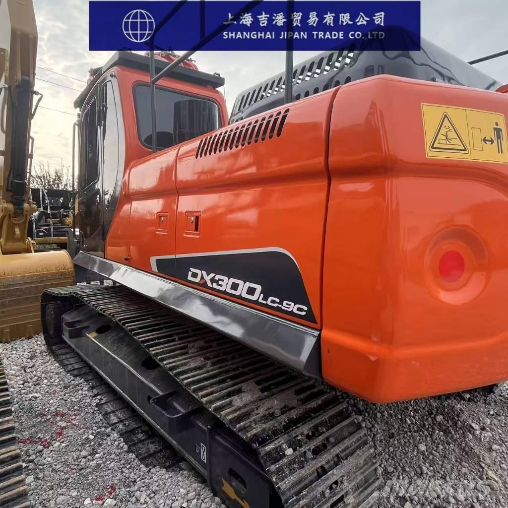 Doosan DX 300 Pásové rýpadlá
