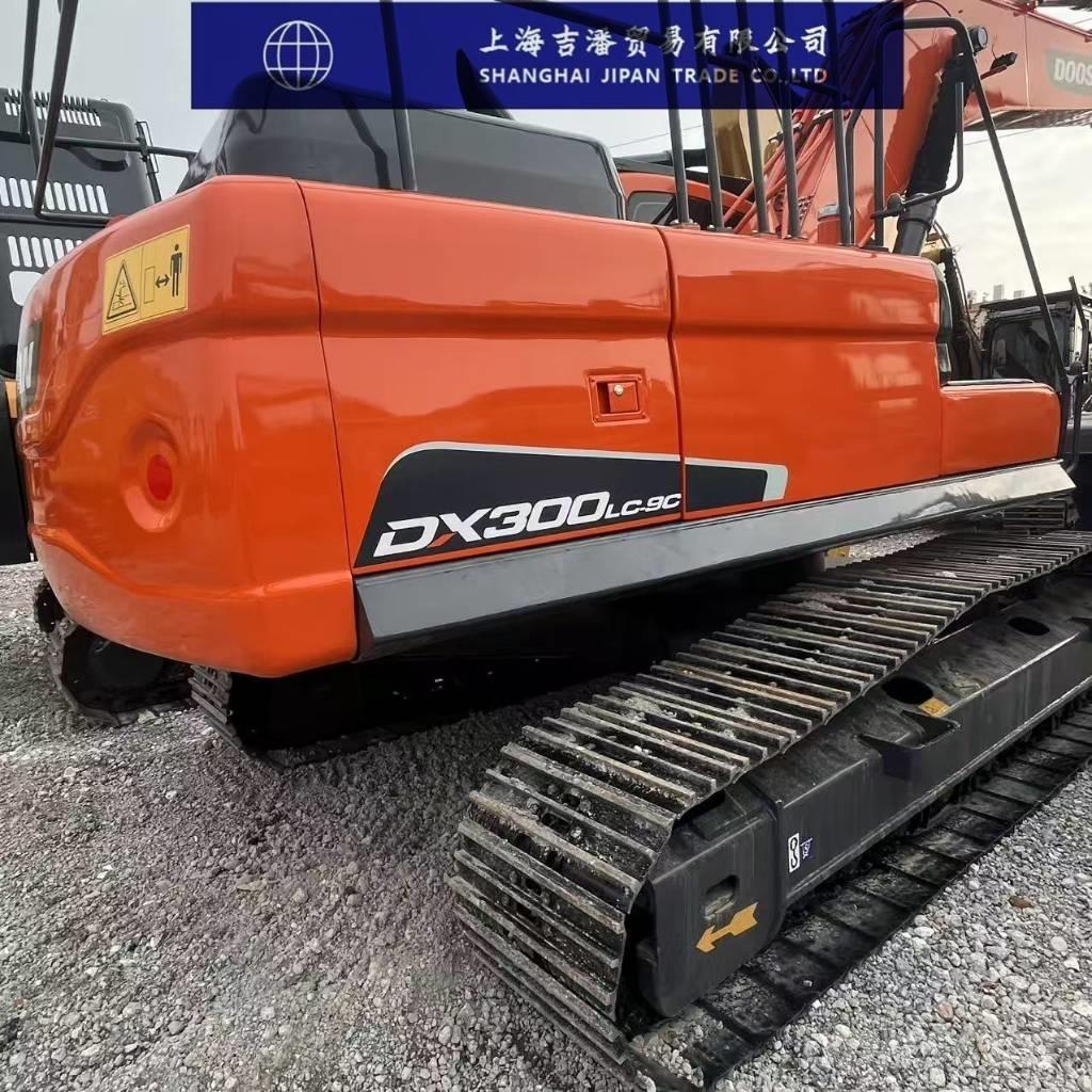 Doosan DX 300 Pásové rýpadlá