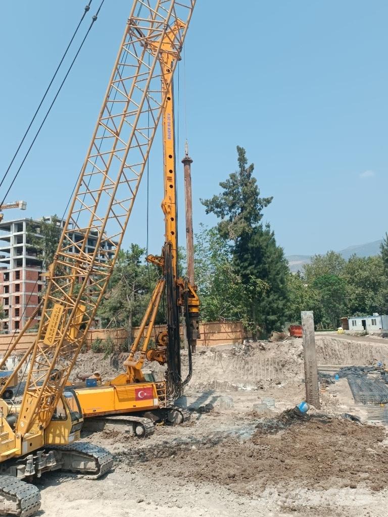 Bauer BG22V Pilierovej žeriav