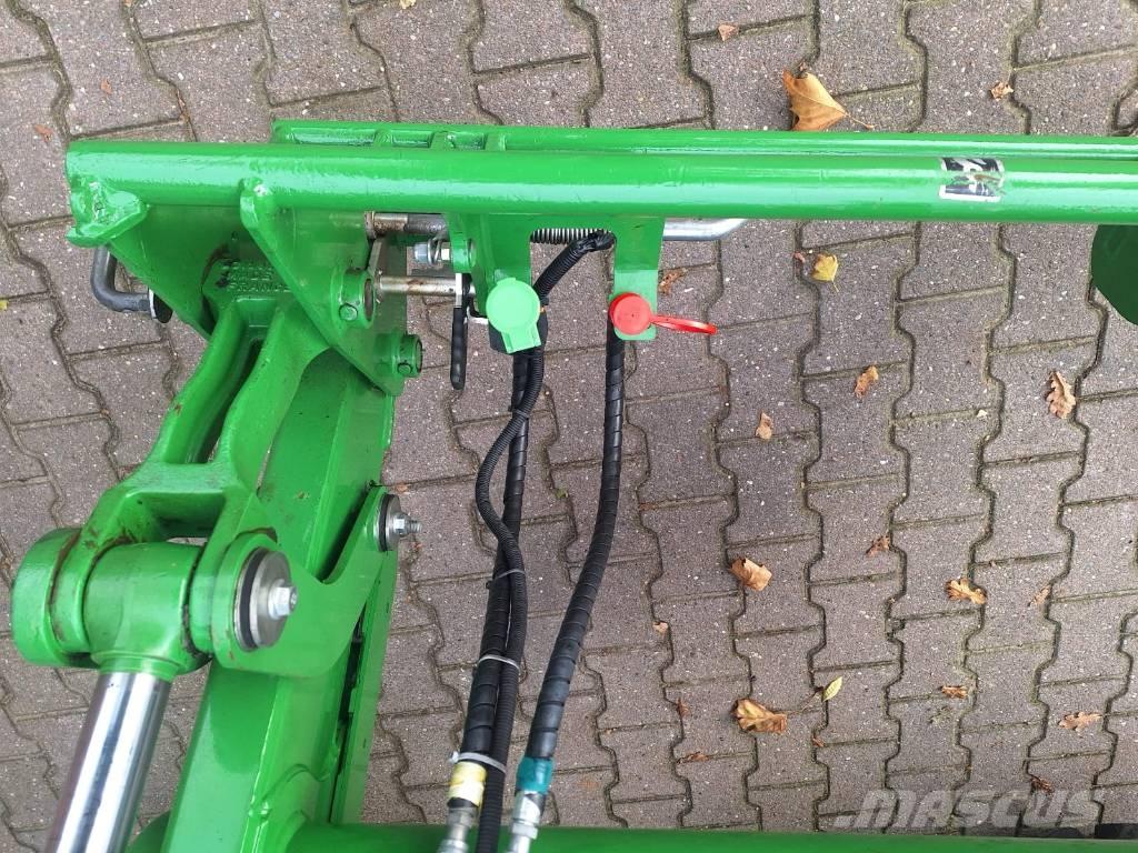 John Deere 5075M Traktory