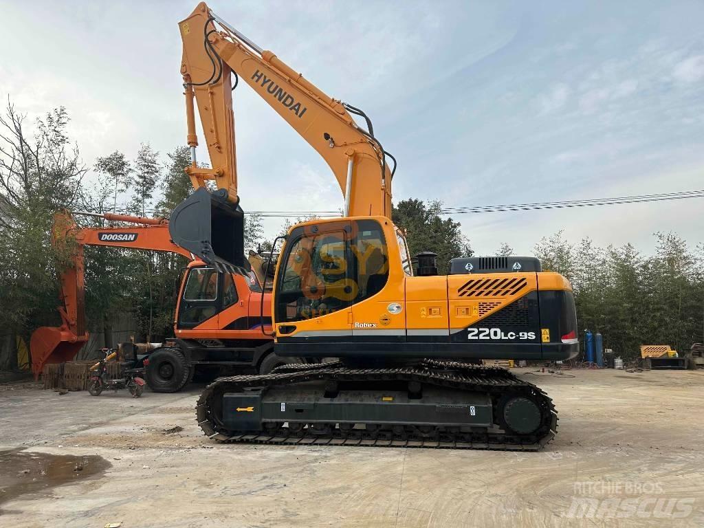 Hyundai R220 Pásové rýpadlá