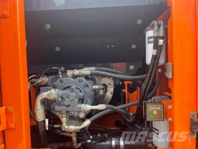 Doosan DX 140 LC-3 Pásové rýpadlá