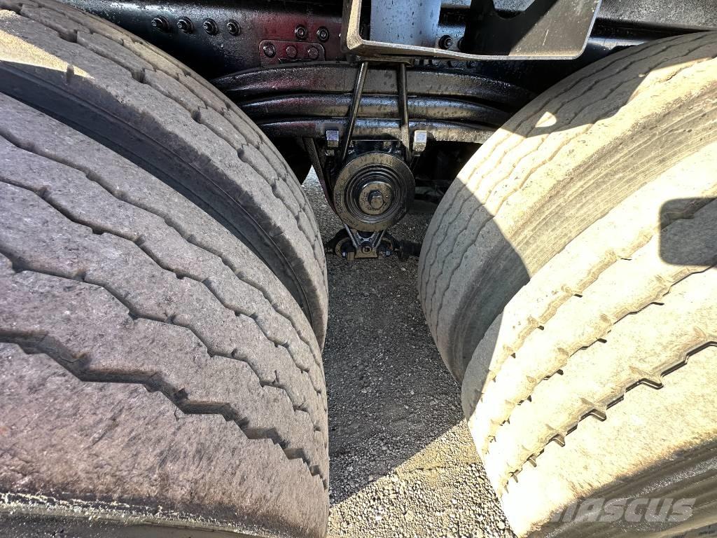 Mack LR 613 Smetiarske vozidlá