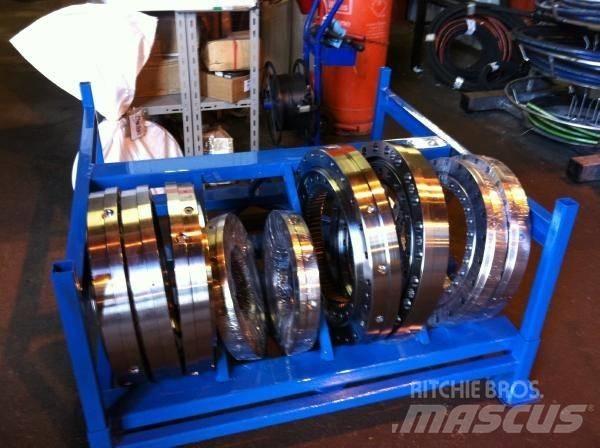  Bogie Bearings Pásy, reťaze a podvozok
