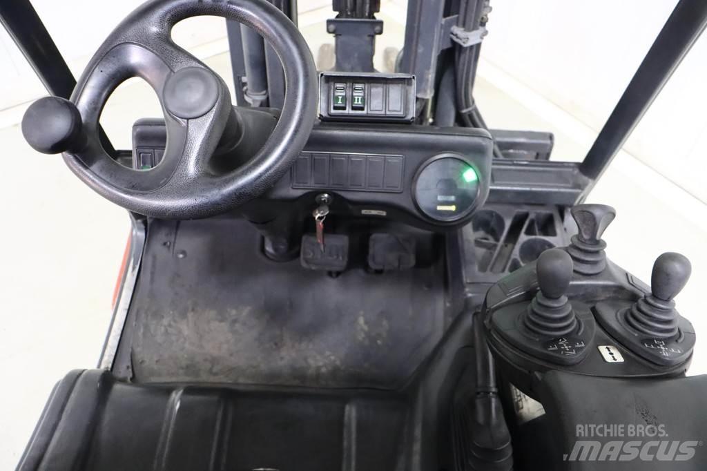Linde E30-02 Akumulátorové vozíky