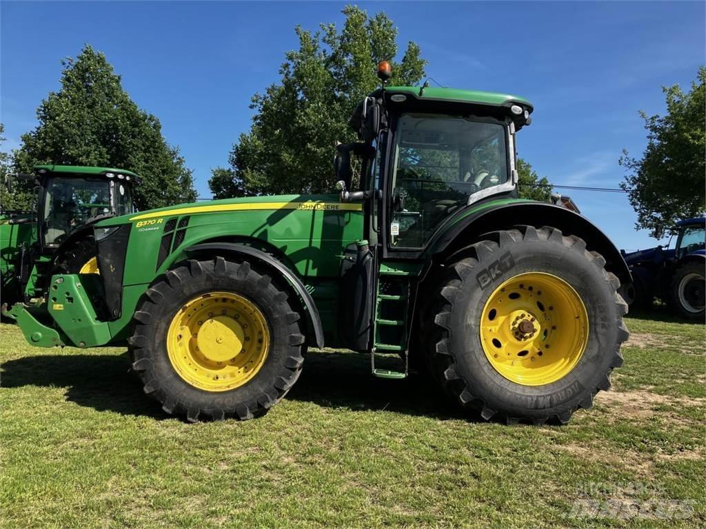 John Deere 8370R Traktory