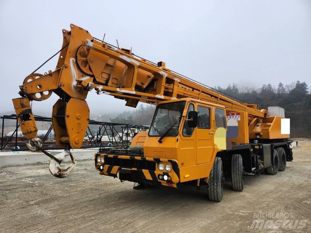 Hyundai HC 50 Univerzálne terénne žeriavy