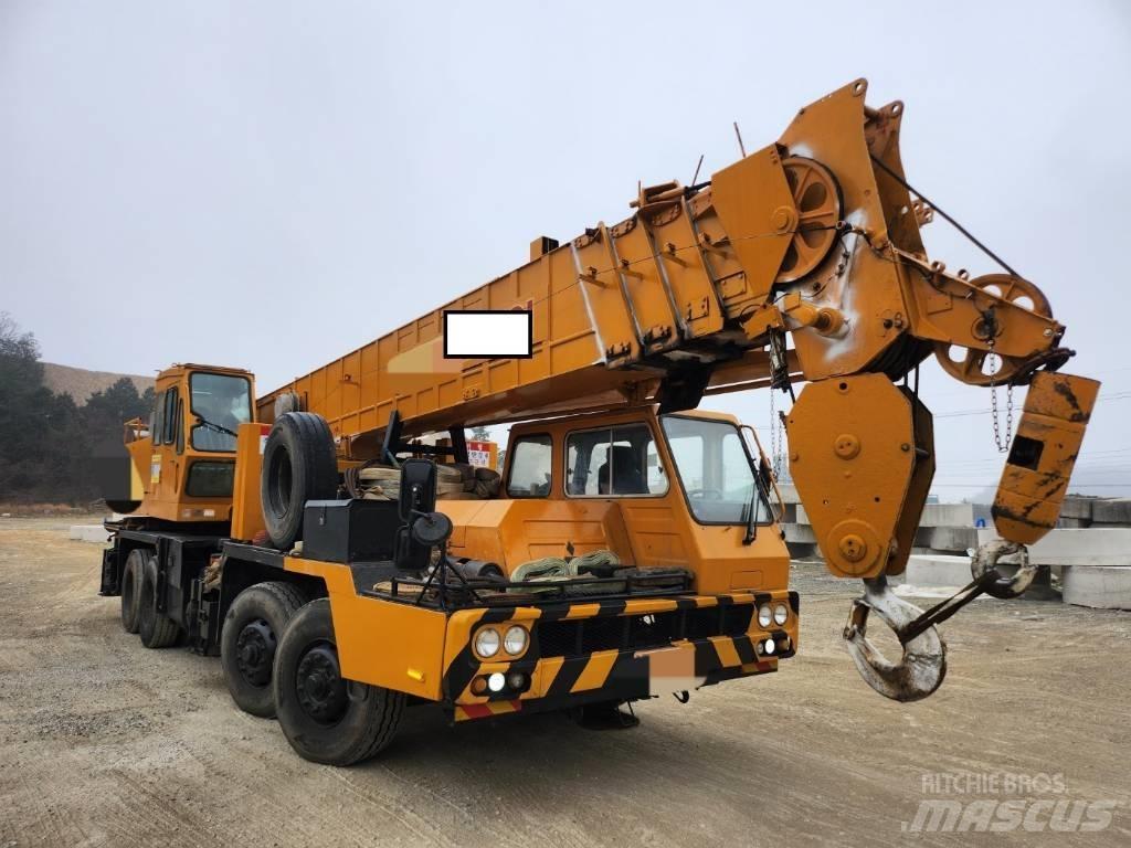 Hyundai HC 50 Univerzálne terénne žeriavy