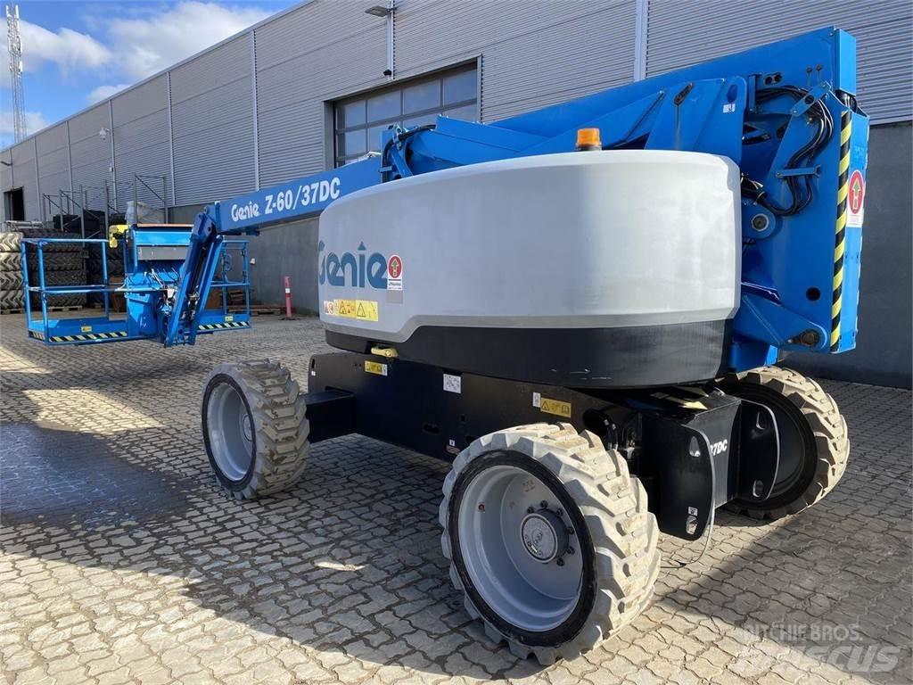 Genie Z60/37 DC Kĺbové plošiny