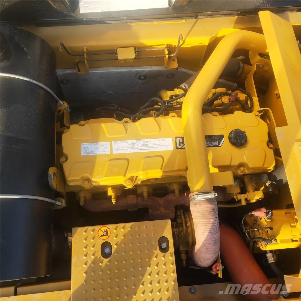CAT 340D2 Pásové rýpadlá