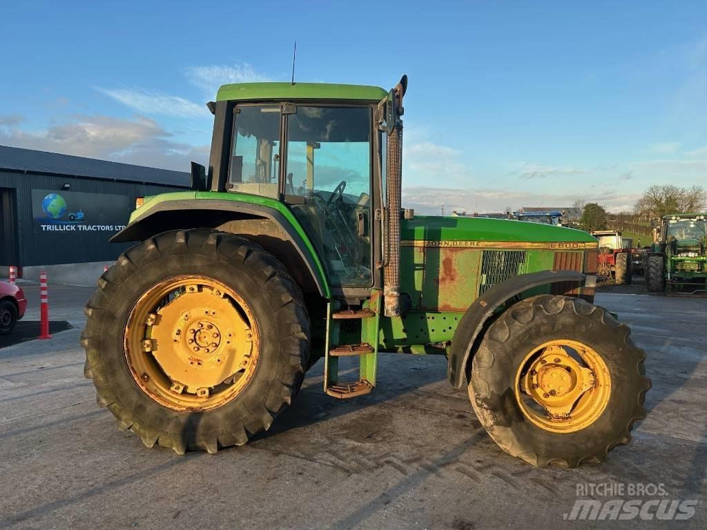 John Deere 6800 Traktory