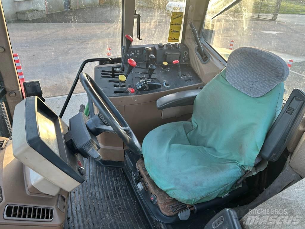 John Deere 6800 Traktory