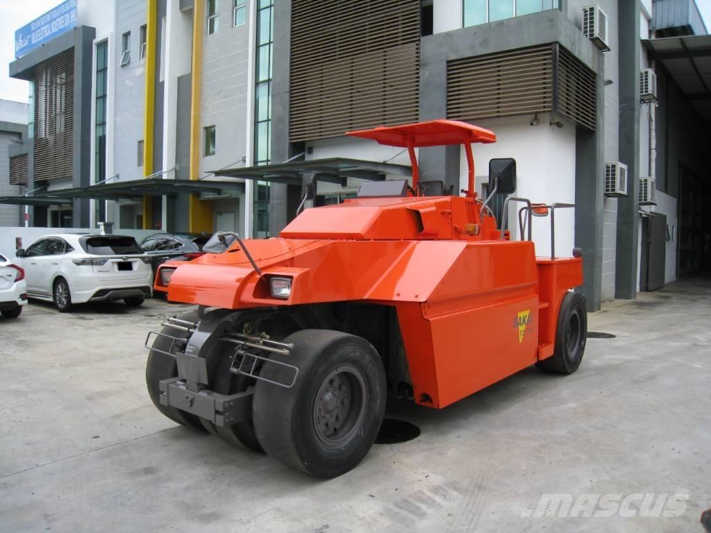 Sakai TZ 701 Pneumatikové valce